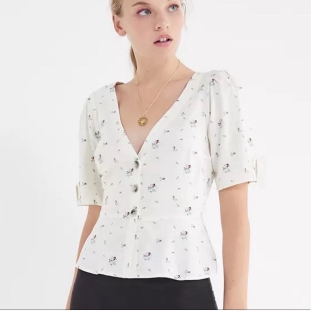 **MOVING SALE - Make an offer** 
Urban Outfitters floral button blouse
